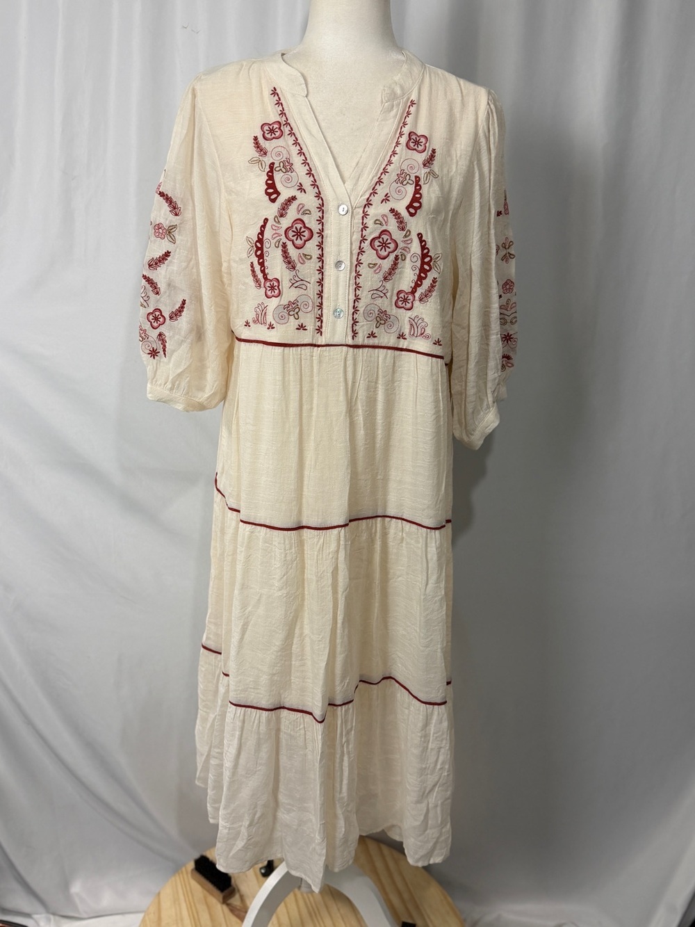 NWT Fig & Flower Women’s Sz Medium Ivory Embroidered Boho Tiered Midi Dress